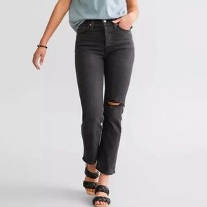 Levi’s Wedgie Straight Leg High Rise Ripped Knee Button Fly Jeans size 28